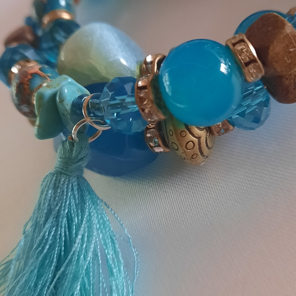 Wrap around bracelet turquoise coloured beads
